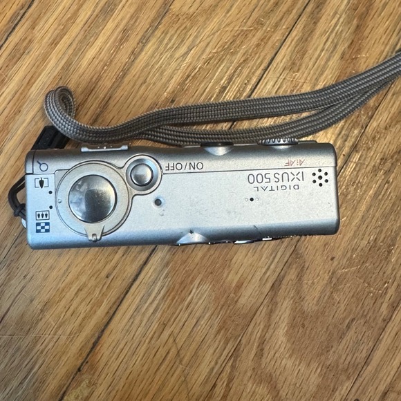 Canon Digital IXUS 500 PC1084 5.0MP Digital Camera Silver 3x OZ UNTESTED - Picture 4 of 9